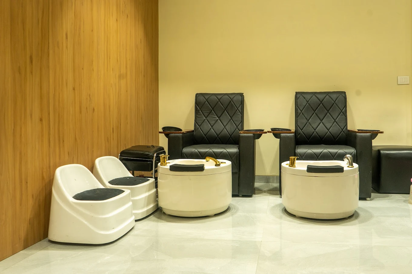 exquise salon goregoan interior 6